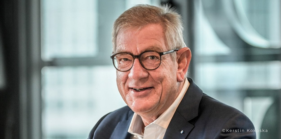 Portrait - Arndt G. Kirchhoff, Präsident der Landesvereinigung der Unternehmensverbände Nordrhein-Westfalen e.V. (unternehmer nrw) und Vizepräsident der BDA Wirtschaft wird vor Ort gemacht.