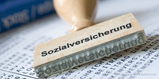 Sozialversicherung auf einer Gehaltsabrechnung - ©Finanzfoto/ AdobeStock